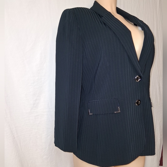 TAHARI elegant Classic Navy Pinstripe Women's Blazer Size 10p - Picture 8 of 16